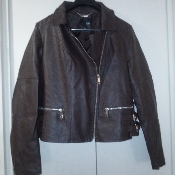 Women's Jacket - Picture 11 of 13